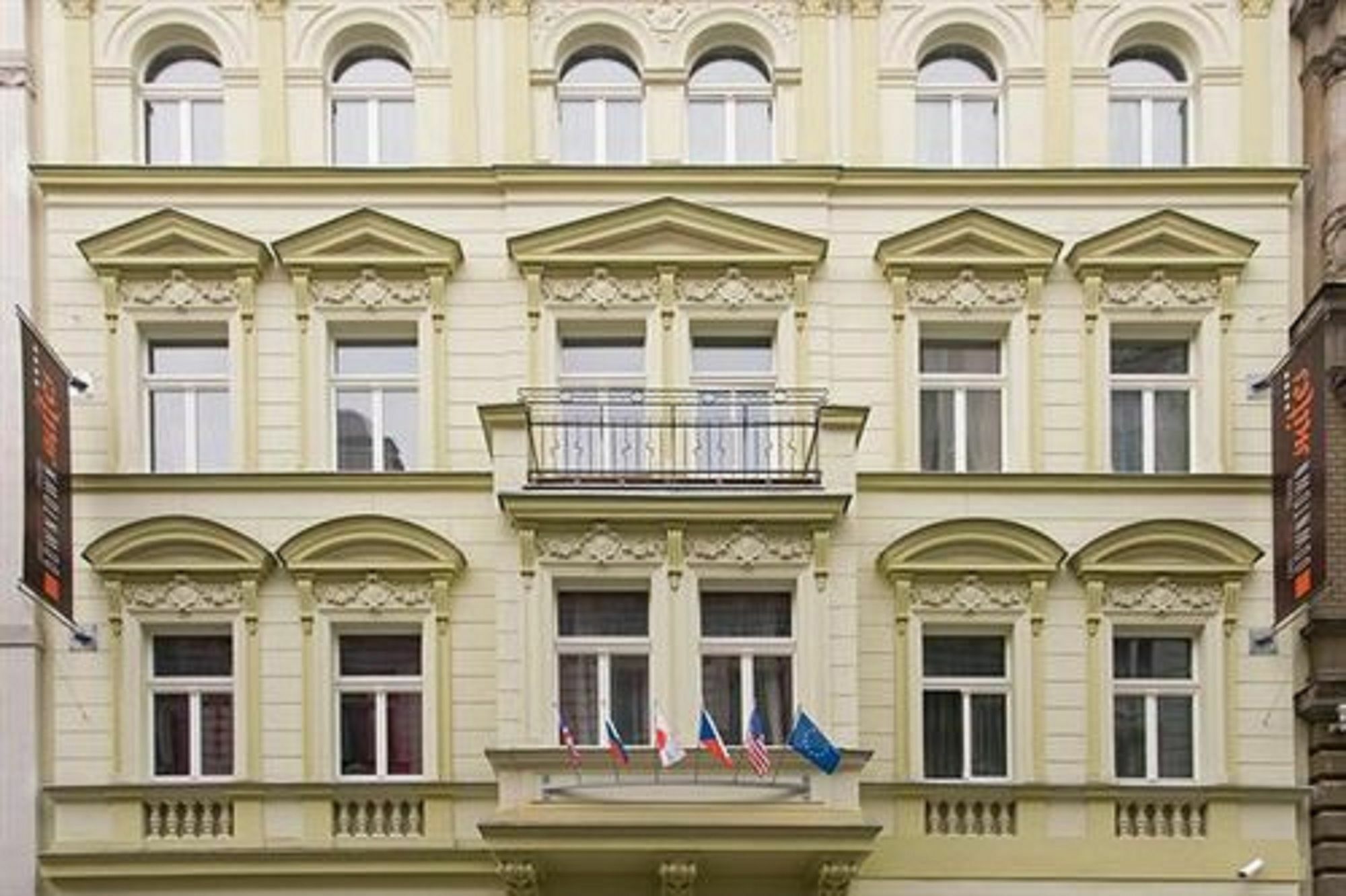 Downtown Suites Kodanska Prága Kültér fotó